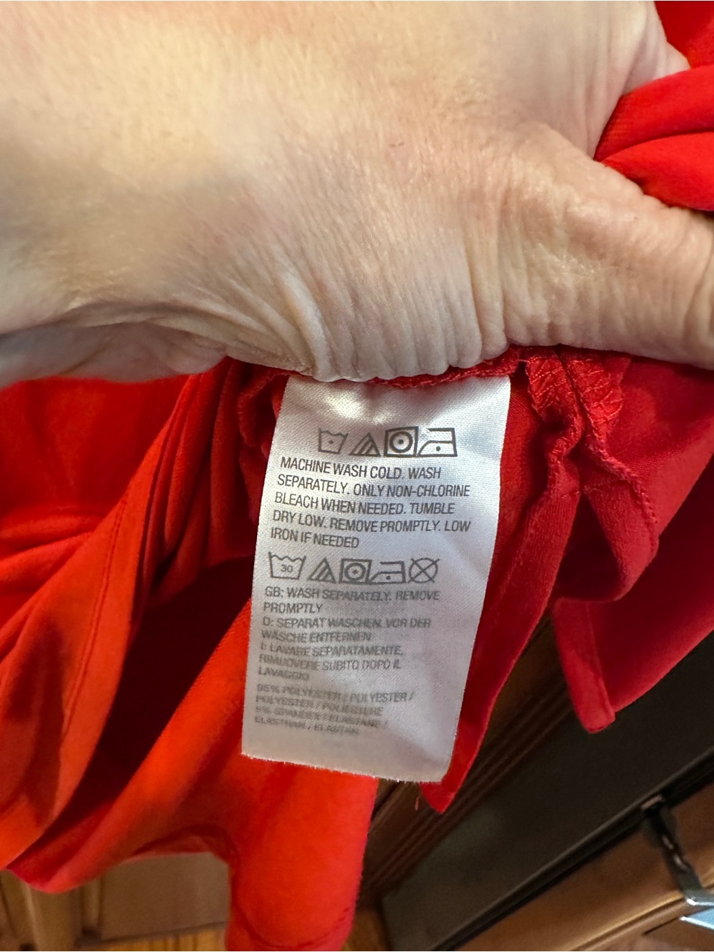 Susan Graver size Large Red Short-Sleeve Crewneck Top - excellent condition! - Picture 3 of 5